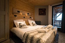 Chalet Altitude - slaapkamer met 2-persoonsbed en balkon